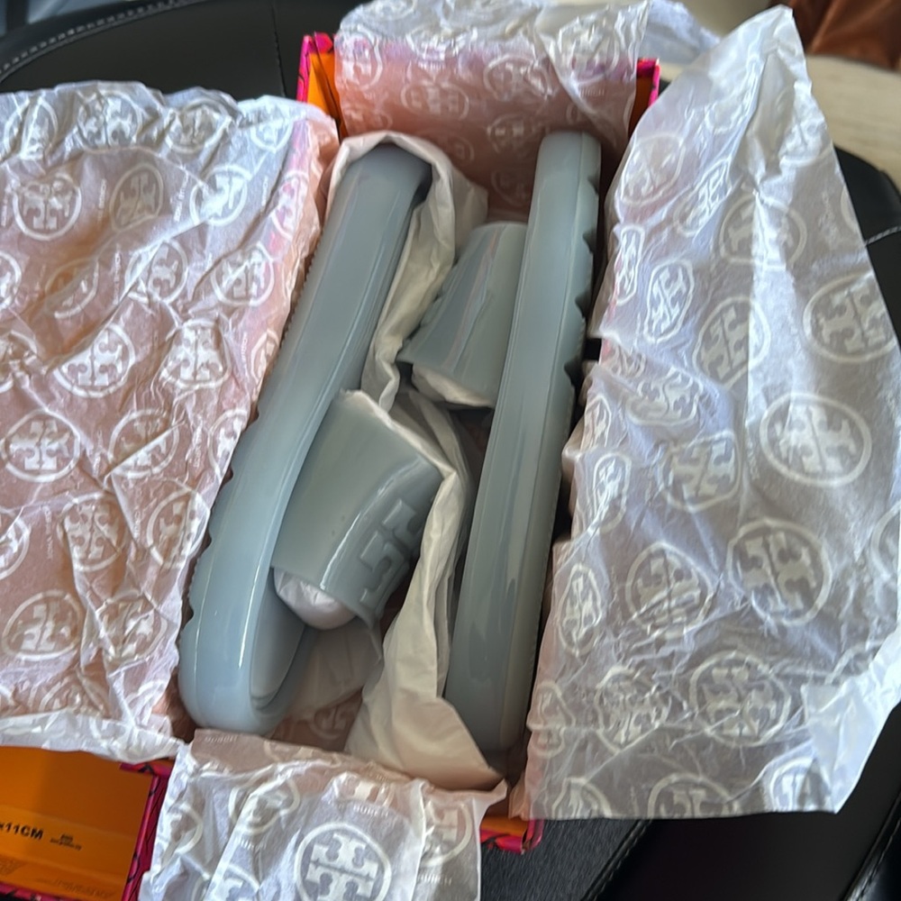 Tory Burch Bubble Jelly Sandals - Picture 10 of 11